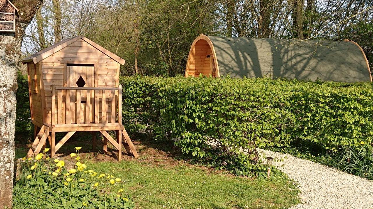 Cabane en bois avec bain nordique Asnieres-sur-Vegre Extérieur photo