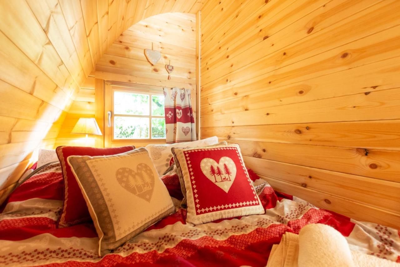 Cabane en bois avec bain nordique Asnieres-sur-Vegre Extérieur photo