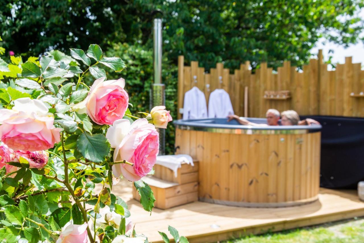 Cabane en bois avec bain nordique Asnieres-sur-Vegre Extérieur photo